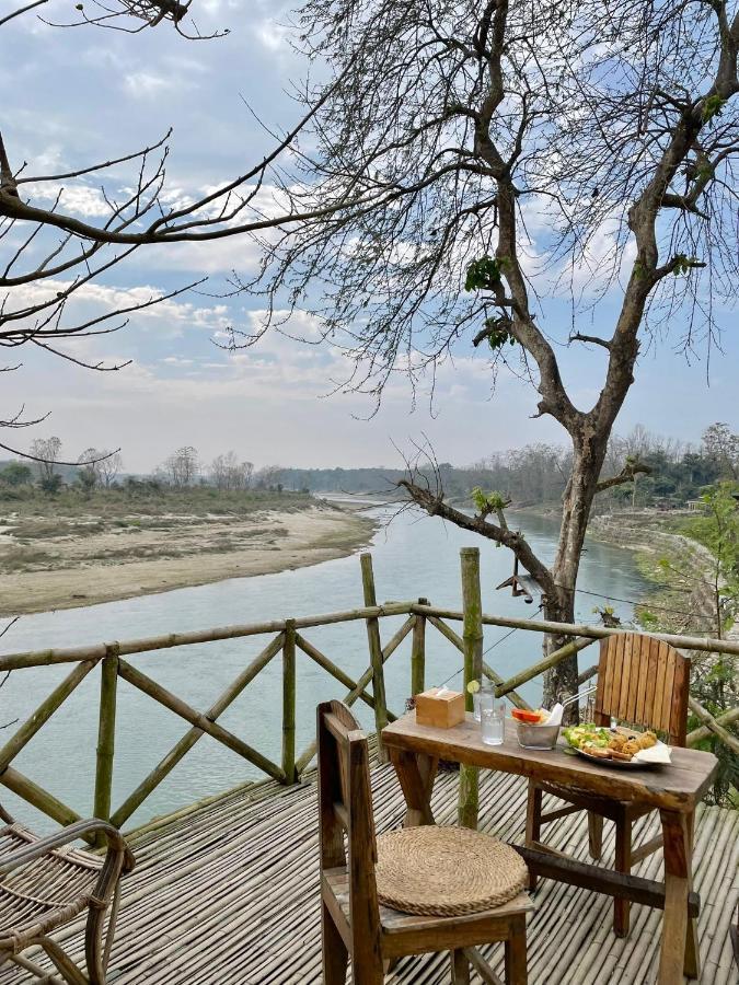 Happy Lemon Tree Lodge Sauraha Exteriör bild