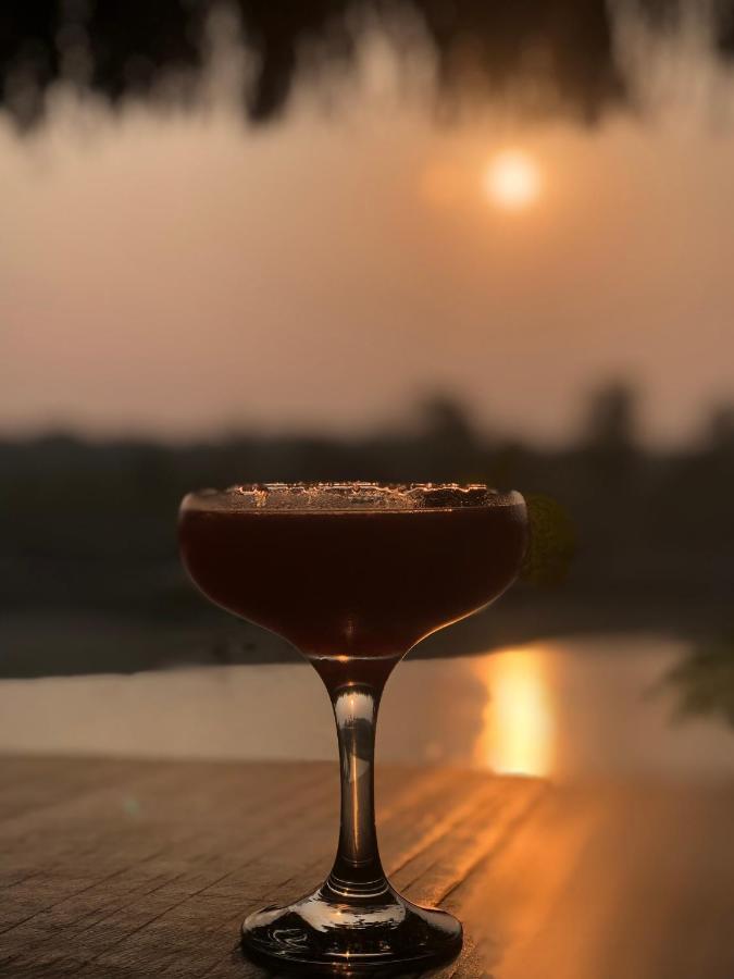 Happy Lemon Tree Lodge Sauraha Exteriör bild
