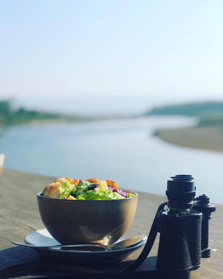 Happy Lemon Tree Lodge Sauraha Exteriör bild