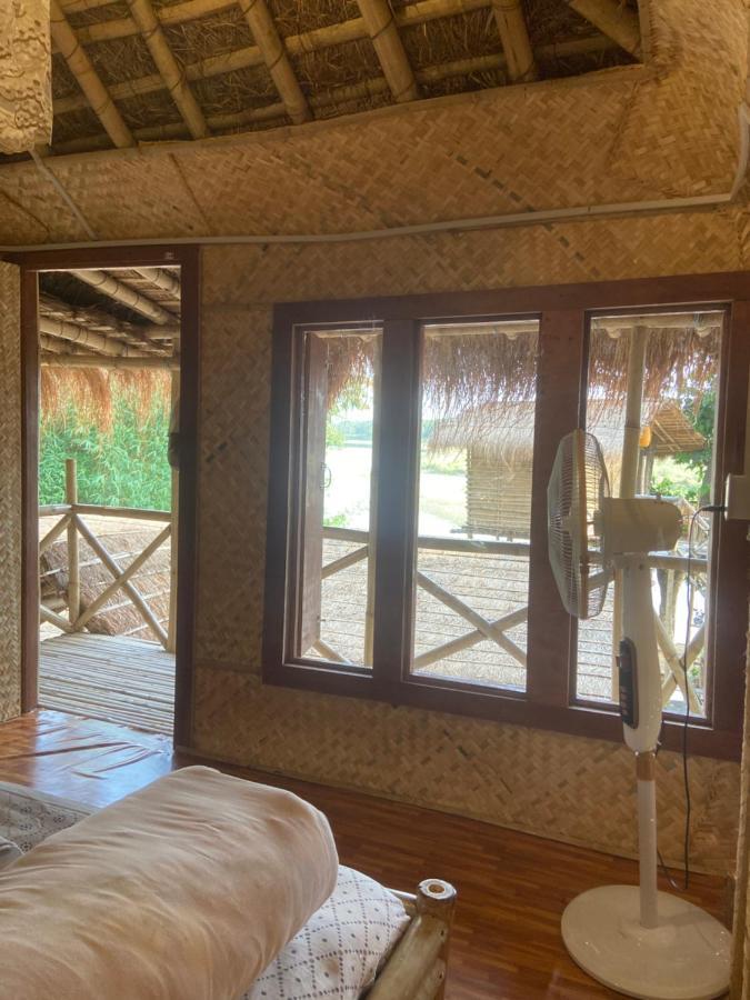 Happy Lemon Tree Lodge Sauraha Exteriör bild