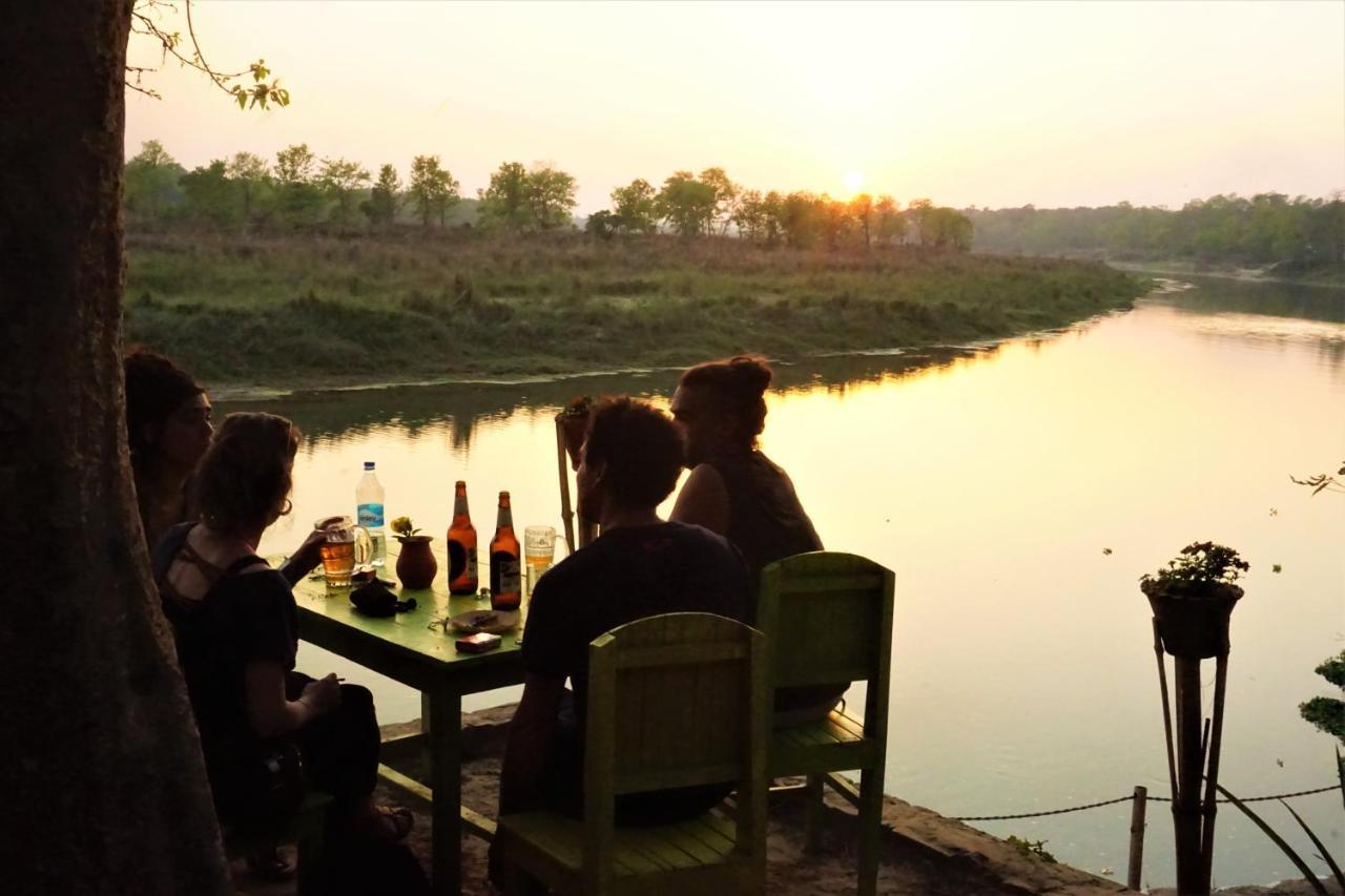 Happy Lemon Tree Lodge Sauraha Exteriör bild